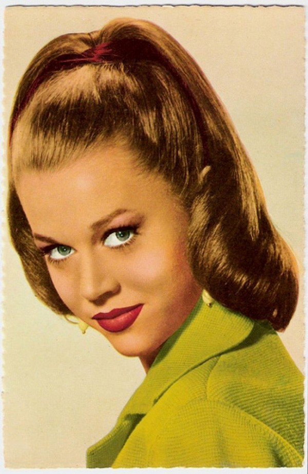 31 Simple and Easy 50s Hairstyles with Tutorials