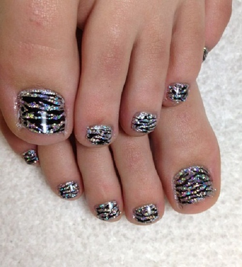 Black Lines with Silver Glitters Toe Nail Designs