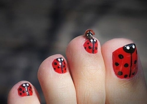 Bumblebee Toe Nail Designs