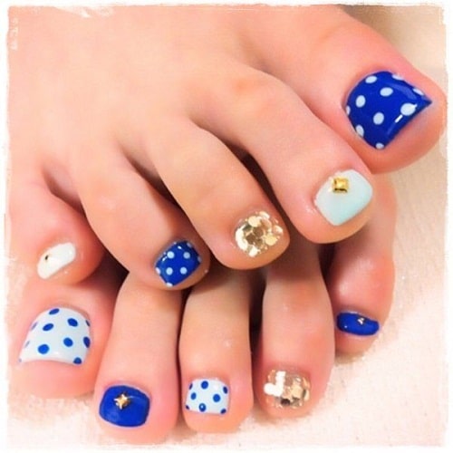 Dotted and Gems Toe Nail Designs