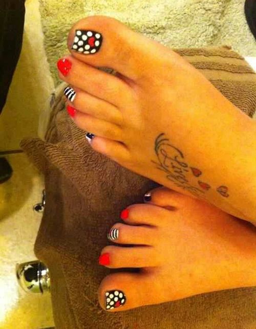 Dotted, Lined and Plain Pink Toe Nail Designs