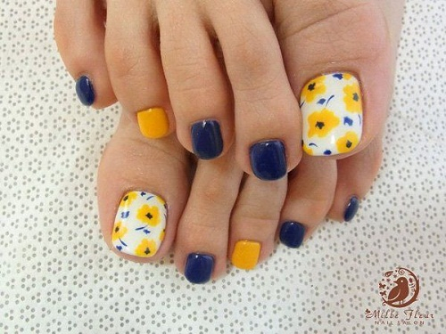Flowers and Blues Best Toe Nail Designs