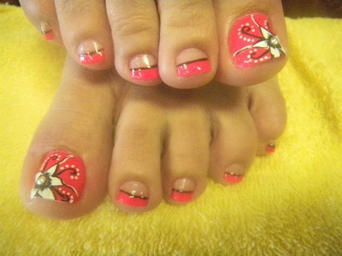 Funky Flowers Toe Nail Designs