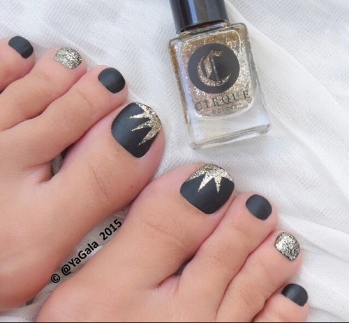 Matte Black Gold Glitter Toe Nail Designs