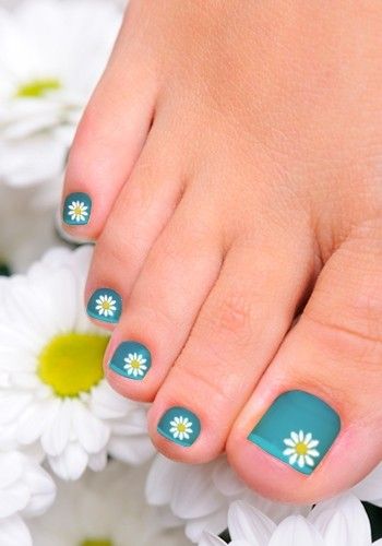 Simple White Flower Toe Nail Designs
