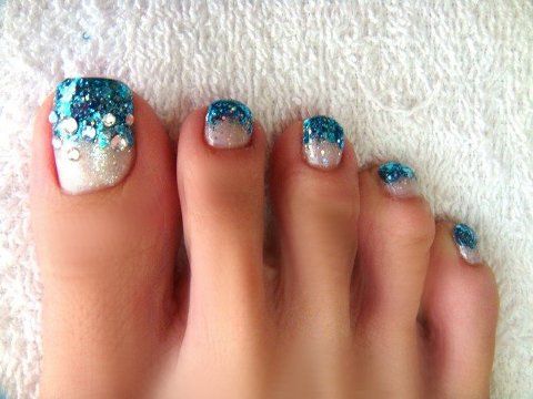 Trendy Glitter Toe Nail Designs