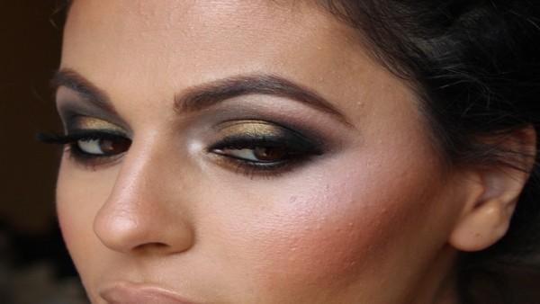 How To Do Smokey Eye Makeup For Blue Eyes