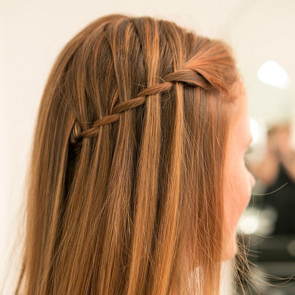 10 Straight Hairstyles for Women to Look Stunning