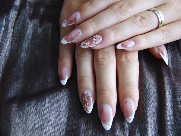 21 Beautiful Short Almond Shaped Nail Designs - Beautified Designs