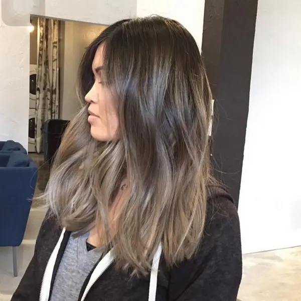 Hairstyles for round faces with balayage