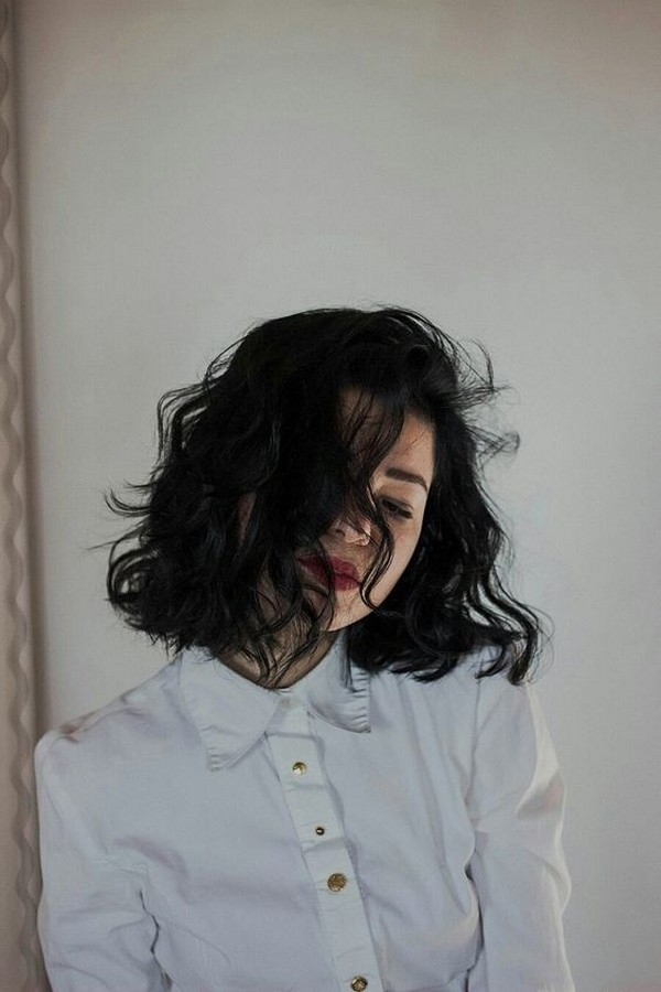 Medium hairstyles for round faces curly bob