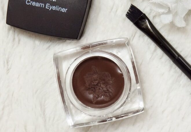 cream eyeliner with brush