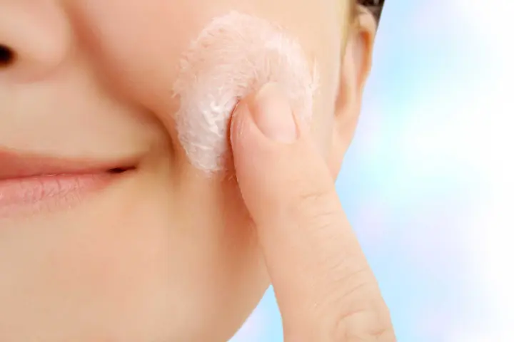 dermaplaning moisturizing