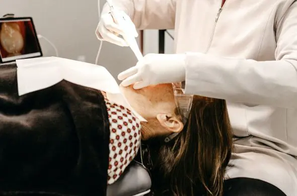 dermaplaning women face treatment