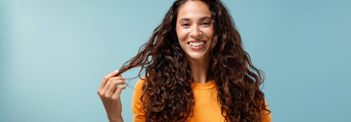 How To Find An Exclusive Shampoo For Wavy Hair That Works With Your Texture Not Against It